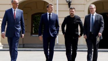 জেলেনস্কির সঙ্গে ইচ্ছুকদের জোটের তিন গুরুত্বপূর্ণ নেতা। ফাইল ছবি: এএফপি