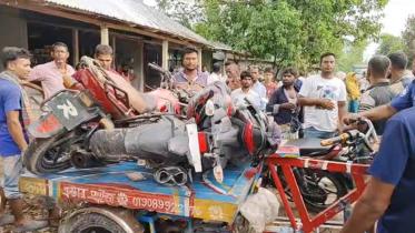 লালমনিরহাটের হাতীবান্ধা উপজেলায় দুই মোটরসাইকেলের মুখোমুখি সংঘর্ষে দুই যুবক নিহত হয়েছে। ছবি: সংগৃহীত