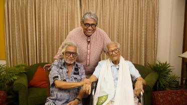 জন্মদিনের অনুষ্ঠানে মোস্তফা মনোয়ার। ছবি: সংগৃহীত