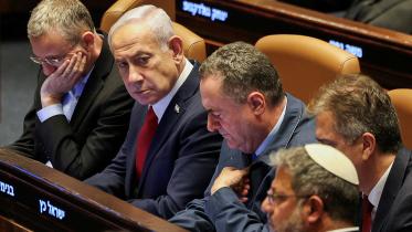 পার্লামেন্টে অন্যান্য মন্ত্রীদের সঙ্গে নেতানিয়াহু। ফাইল ছবি: রয়টার্স