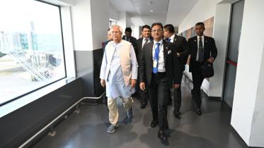 প্রধান উপদেষ্টা অধ্যাপক মুহাম্মদ ইউনূস আজ রোববার স্থানীয় সময় বিকেল ৫টায় ইতালির রাজধানী রোম পৌঁছেছেন। ছবি : প্রধান উপদেষ্টার প্রেস উইং/বাসস