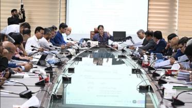 ঢাকায় বিনিয়োগ সমন্বয় কমিটির পঞ্চম সভায় সভাপতিত্ব করেন প্রধান উপদেষ্টার আন্তর্জাতিক বিষয়ক বিশেষ দূত লুৎফে সিদ্দিকী। ছবি: বাসস