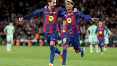 Barcelona's Spanish forward Ferran Torres celebrates with Spain's forward Lamine Yamal (R)