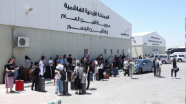 সংঘাতের আশংকায় নাগরিকদের ইরান ছাড়তে বলেছে বিভিন্ন দেশ। ছবি: রয়টার্স