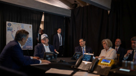 ইরানে সামরিক অভিযান চলাকালে এফবিআই পরিচালকের বক্তব্য শুনছেন মার্কিন প্রেসিডেন্ট ট্রাম্প। ছবি: রয়টার্স