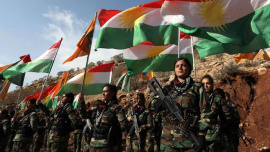 স্বশাসিত কুর্দিস্তানের ইরবিল অঞ্চলের একটি ঘাঁটিতে ইরানের বিচ্ছিন্নতাবাদি কুর্দিস্তান ফ্রিডম পার্টি (পিএকে) সঙ্গে সংশ্লিষ্ট নারী কুর্দি যোদ্ধাদের দেখা যাচ্ছে। ফাইল ছবি: এএফপি (২০২২) 