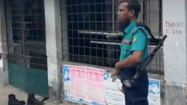খুলনায় মসজিদে গুলি