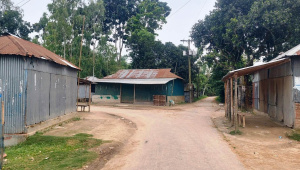 গ্রেপ্তার আতঙ্কে পুরুষশূন্য গ্রাম