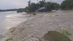 বাঁধ ভেঙে প্লাবিত হয়েছে কয়েকটি গ্রাম
