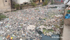 প্লাস্টিক-পলিথিন বর্জ্যে পরিপূর্ণ খাল