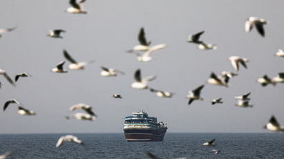 হরমুজ প্রণালিতে নৌযান। ফাইল ছবি: রয়টার্স