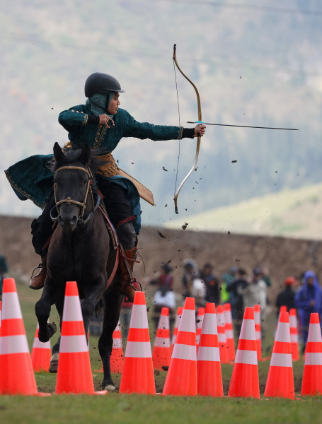 KYRGYZSTAN-NOMAD-GAMES