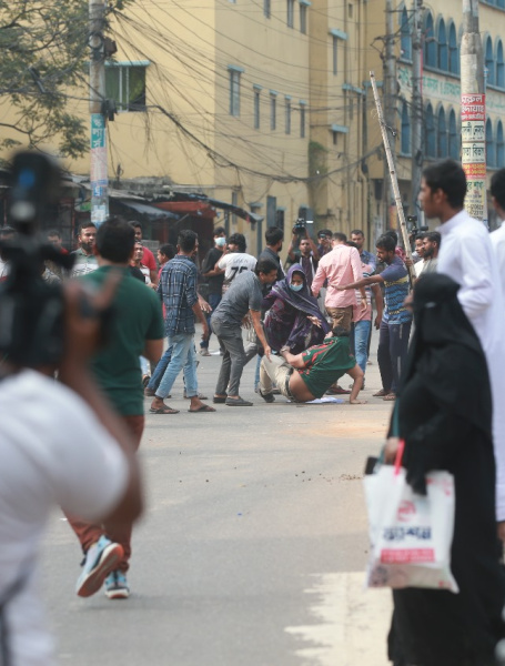 সাকিব ভক্তদের উপর হামলা