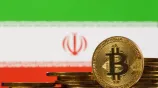 ইরানের পতাকা, বিটকয়েন ও তেল। প্রতীকী ছবি: সংগৃহীত